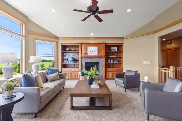 433 Sunset DR, Troy Twp, WI 54016