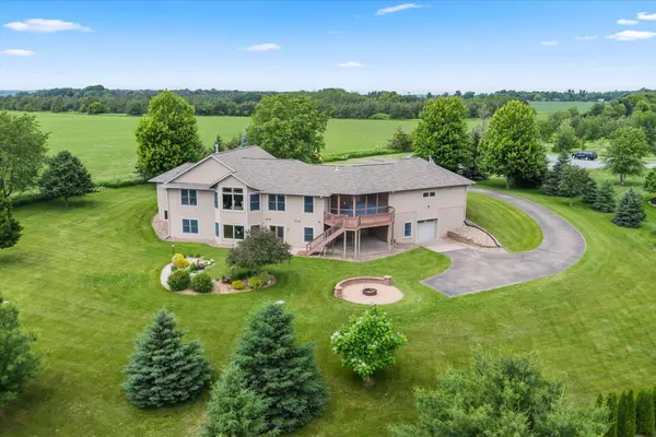 433 Sunset DR, Troy Twp, WI 54016