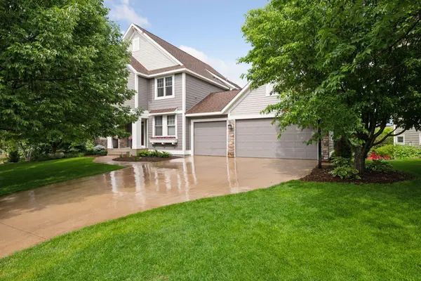 3015 Arden DR, Woodbury, MN 55129