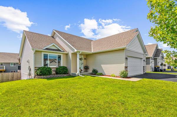 932 Ashford RD, Belle Plaine, MN 56011