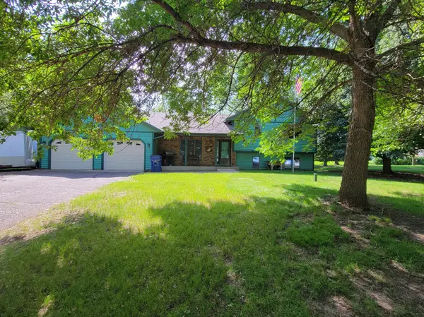 1509 Oxford LN, Saint Cloud, MN 56303