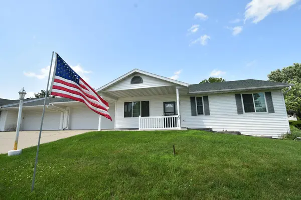 240 6th ST SW, Pine Island, MN 55963