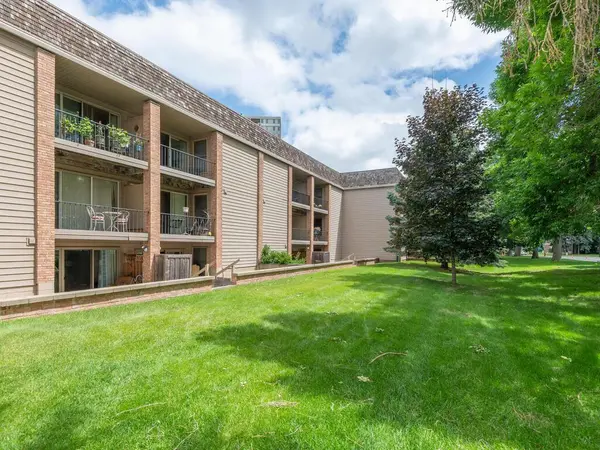 6423 Colony WAY #1C, Edina, MN 55435