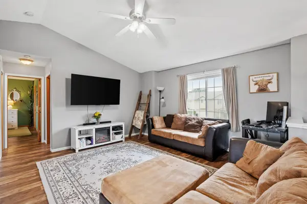 2043 Brittany CT, Shakopee, MN 55379