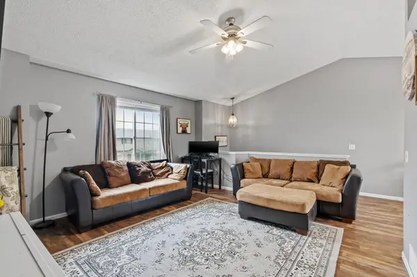 2043 Brittany CT, Shakopee, MN 55379