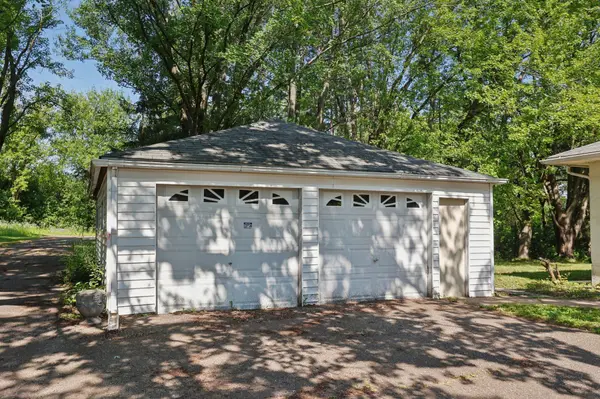 1430 Manning AVE S, Woodbury, MN 55129