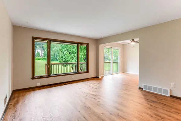 1750 Lansford LN, Mendota Heights, MN 55118