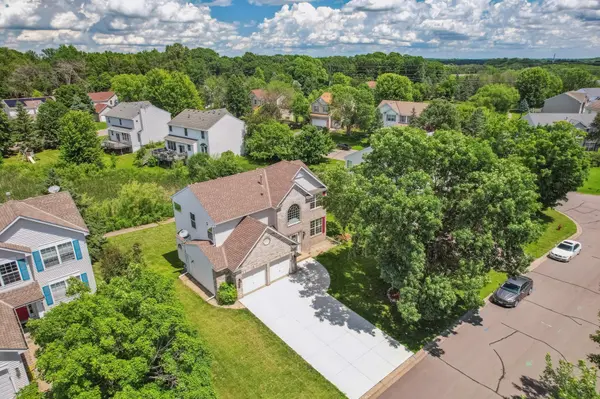 2722 Autumn Woods DR, Chaska, MN 55318