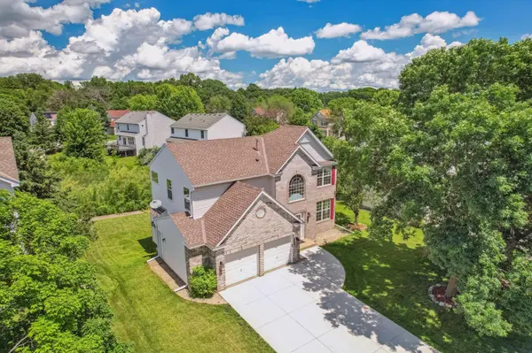 2722 Autumn Woods DR, Chaska, MN 55318