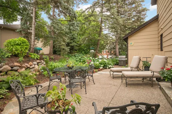 7708 Tanglewood CT, Edina, MN 55439