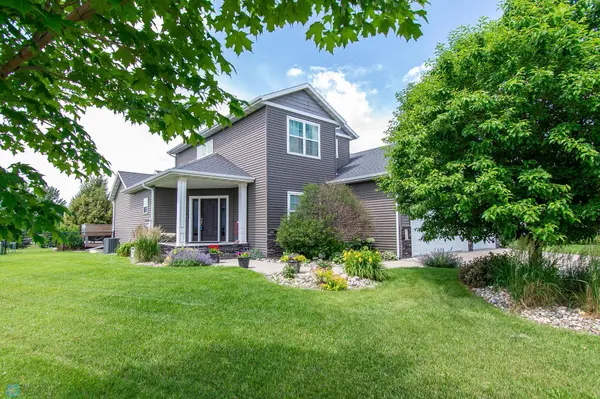 3827 15th ST S, Moorhead, MN 56560
