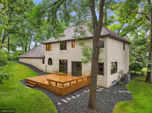 317 Oakwood TER, Vadnais Heights, MN 55127