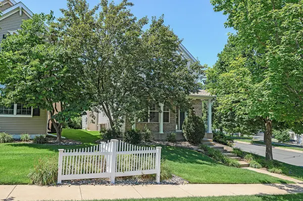 9882 Pincherry LN, Eden Prairie, MN 55347
