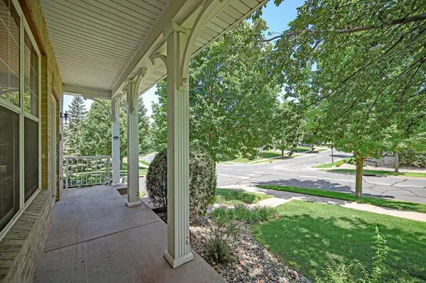 9882 Pincherry LN, Eden Prairie, MN 55347
