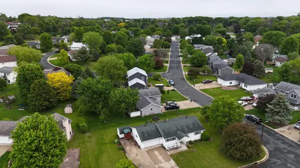 407 Cedar CT NE, Pine Island, MN 55963