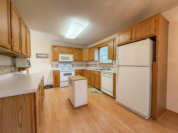 407 Cedar CT NE, Pine Island, MN 55963