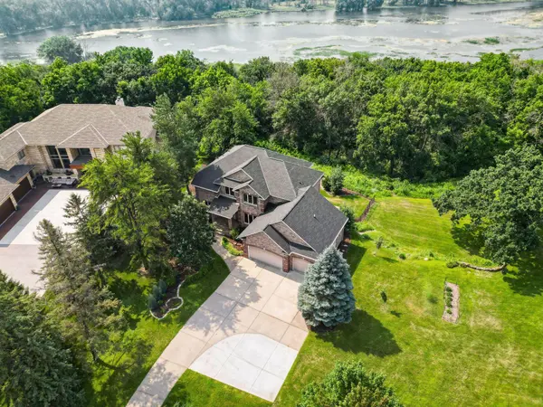 4301 Overlook DR, Bloomington, MN 55437