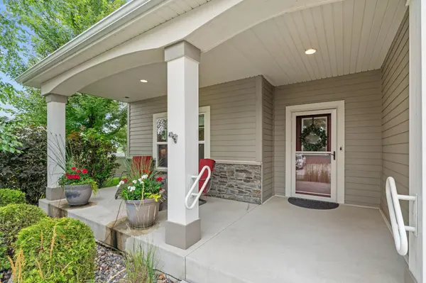 700 Somerwood WAY, Waconia, MN 55387