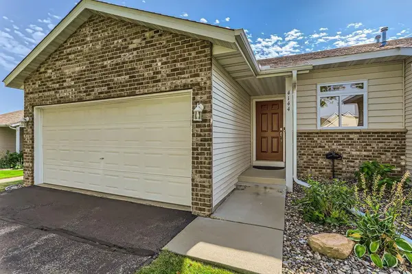 4144 Jarmann LN, Shakopee, MN 55379