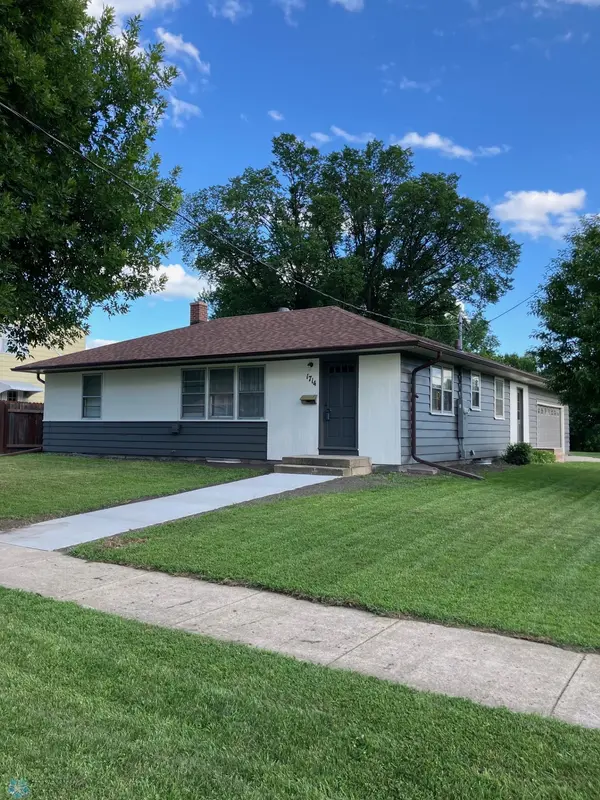 1714 2nd AVE S, Fargo, ND 58103