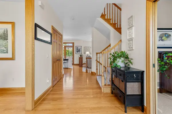 3221 Crestmoor DR, Woodbury, MN 55125