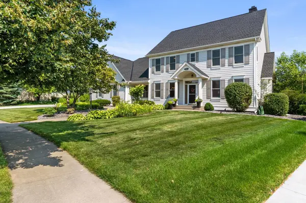 3221 Crestmoor DR, Woodbury, MN 55125