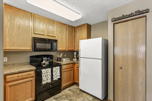 15548 Float LN #104, Apple Valley, MN 55124