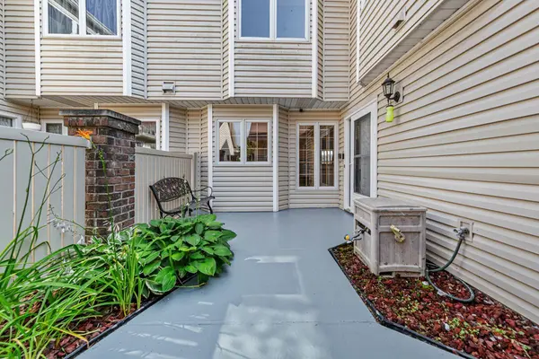 994 Hill CT, Shoreview, MN 55126