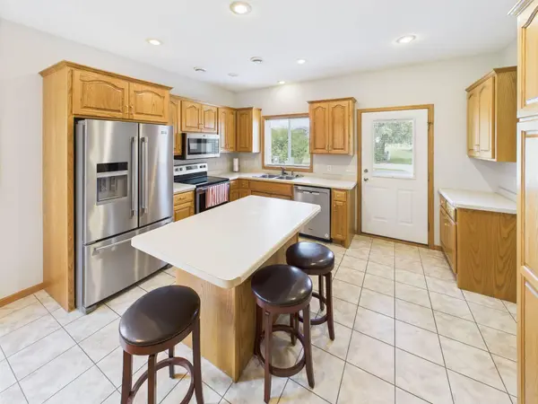 1753 Knottingham DR, Sartell, MN 56377