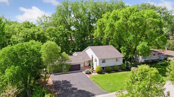1158 Veronica LN, Mendota Heights, MN 55118