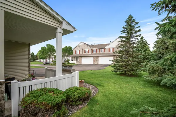 9762 Vagabond LN N, Maple Grove, MN 55311