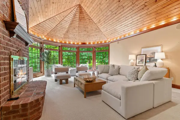 340 Ridge CIR, Medina, MN 55391
