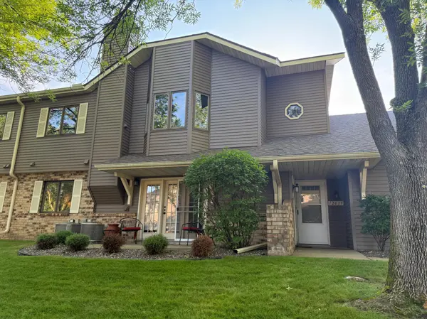 12637 Sherwood PL, Hopkins, MN 55305