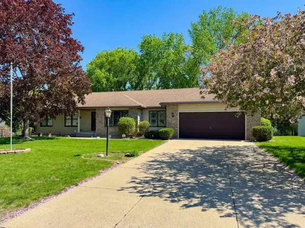 1626 Diane RD, Mendota Heights, MN 55118