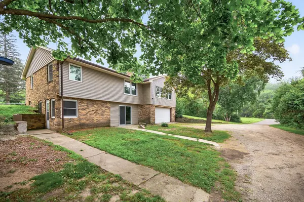9575 Woodhill BLVD, Lakeville, MN 55044