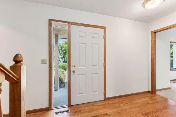 439 Ridge LN, Chaska, MN 55318