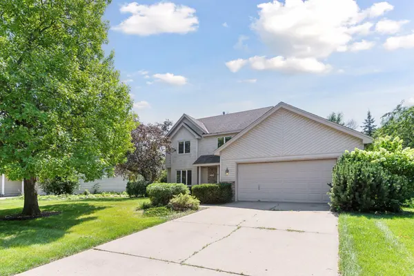 439 Ridge LN, Chaska, MN 55318