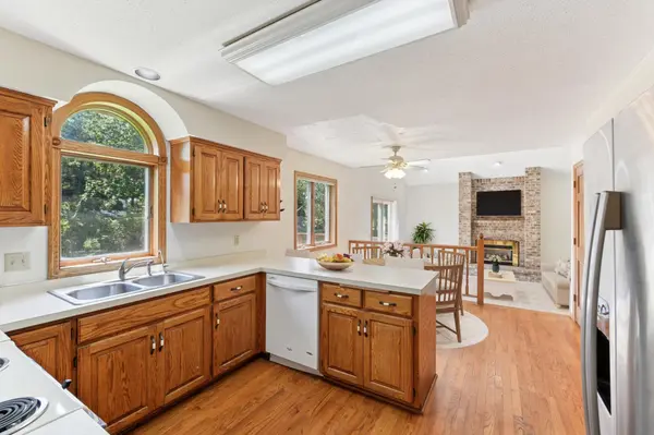 439 Ridge LN, Chaska, MN 55318