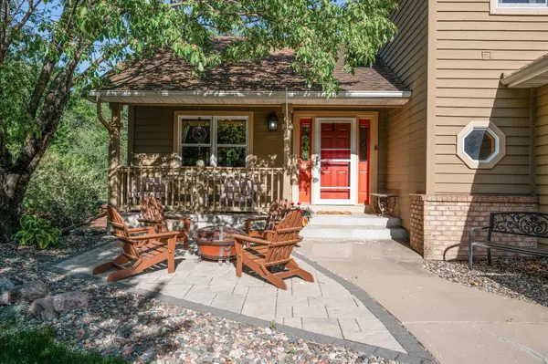 2567 Bridle Creek TRL, Chanhassen, MN 55317