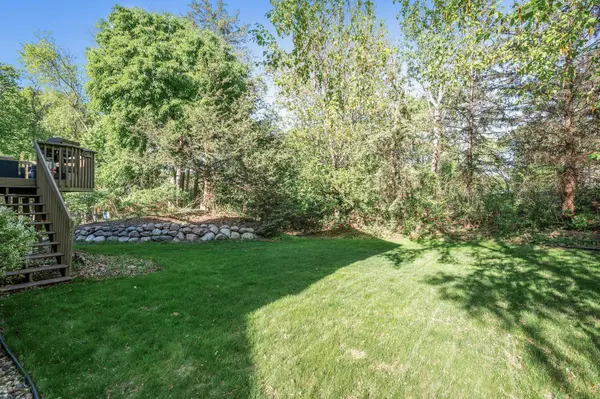 2567 Bridle Creek TRL, Chanhassen, MN 55317