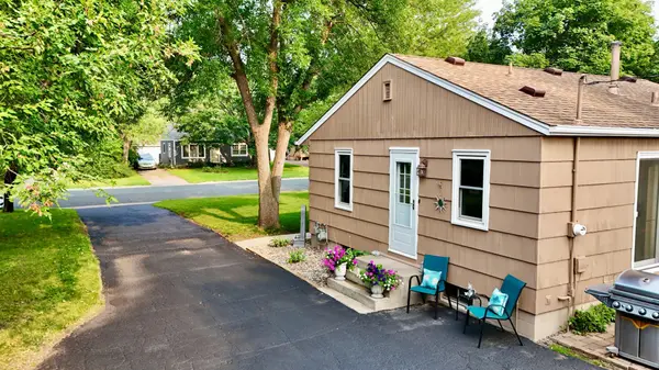 742 Shumway ST S, Shakopee, MN 55379