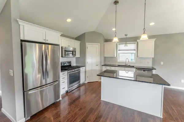 9125 Compass Pointe RD, Woodbury, MN 55129