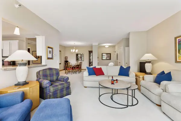 5555 Dewey Hill RD #314, Edina, MN 55439