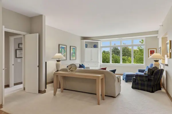 5555 Dewey Hill RD #314, Edina, MN 55439