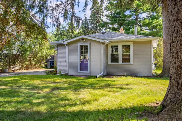 1904 Hinckley ST, White Bear Lake, MN 55110