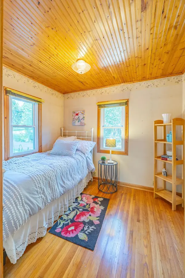 1904 Hinckley ST, White Bear Lake, MN 55110