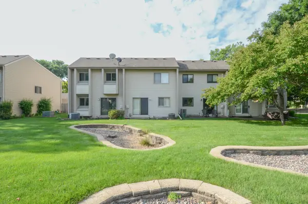 1547 N Oberlin CIR, Fridley, MN 55432