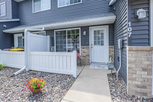 107 Horizon DR SE, New Prague, MN 56071