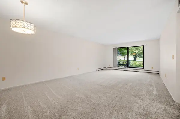 5140 W 102nd ST #110, Bloomington, MN 55437