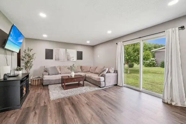 620 Ranchwood DR, Bird Island, MN 55310